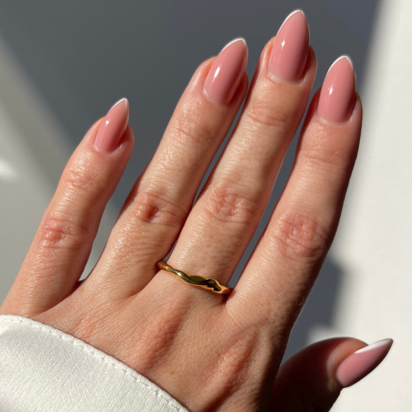 ELEGANT RING